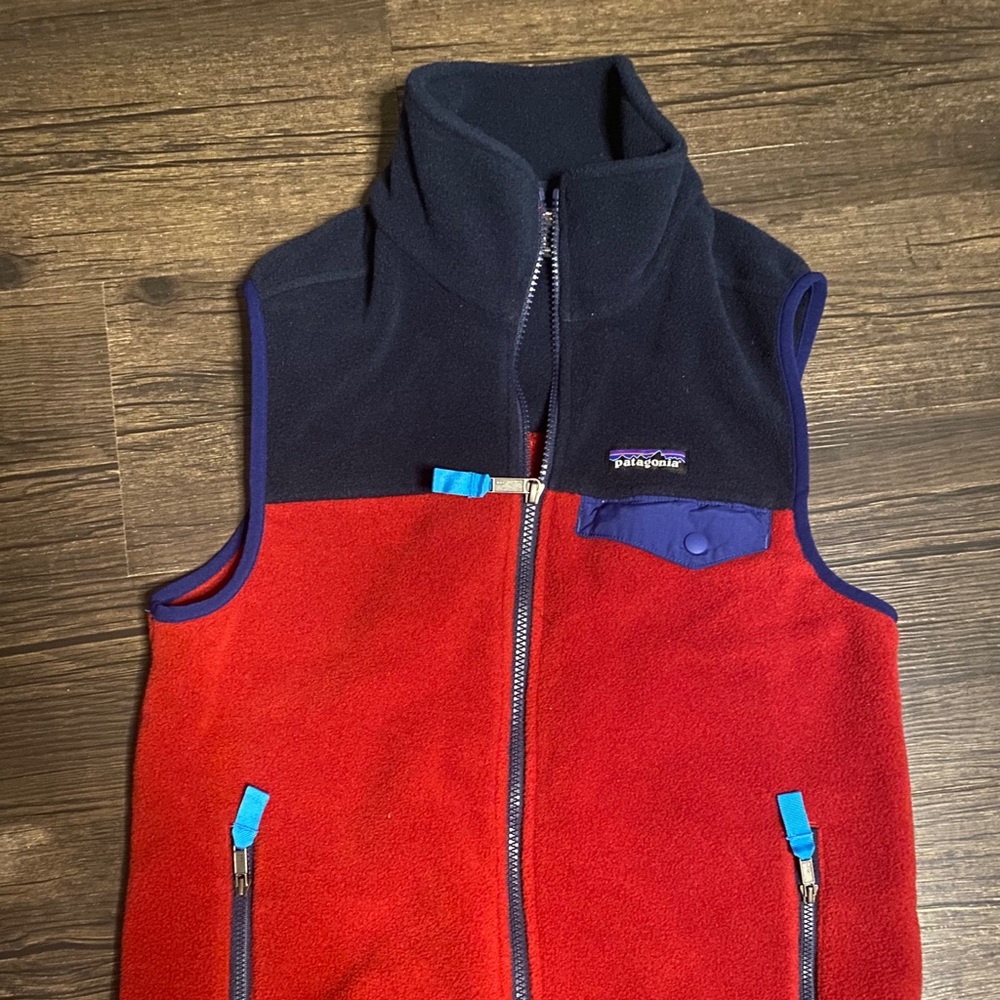 Patagonia Men’s Synchilla Blue & red vest. Size XS